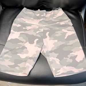 NWT- AMERICAN EAGLE- camouflage bike shorts- Medium 👟🩳🩴